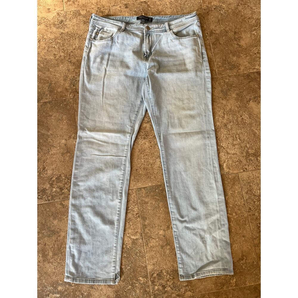 Liverpool REGENT Relaxed Straight  Light Wash denim Jeans, Men's size 36W 34L